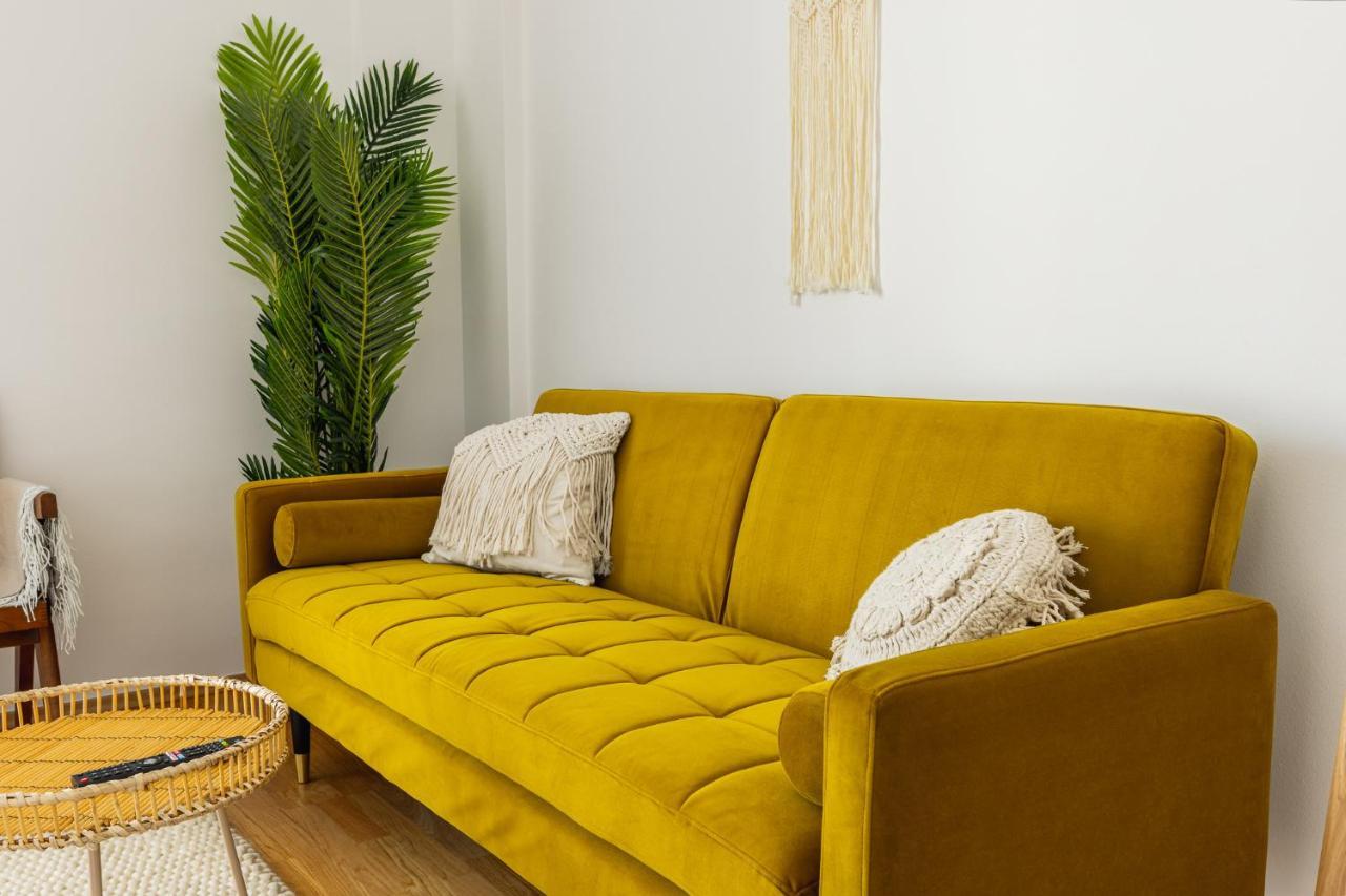 Bright Stylish With A Balcony In A Location Appartement