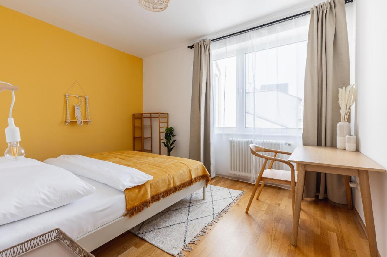 Bright Stylish With A Balcony In A Location * Wenen