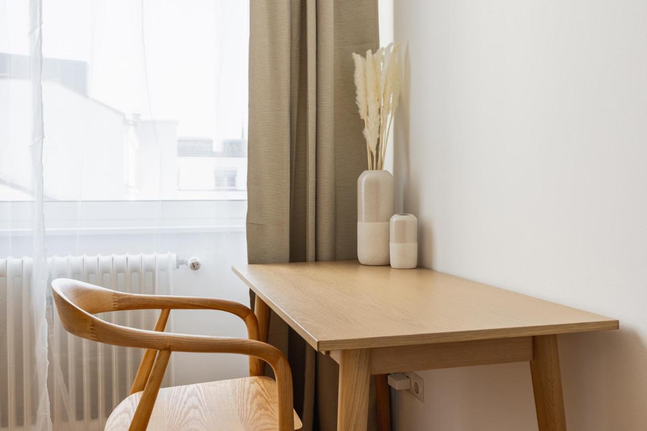 Bright Stylish With A Balcony In A Location Wenen
