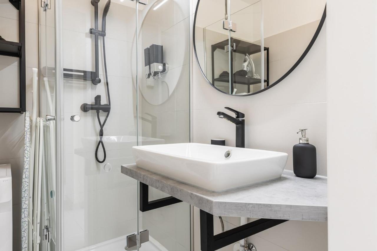 Bright Stylish With A Balcony In A Location Appartement Wenen
