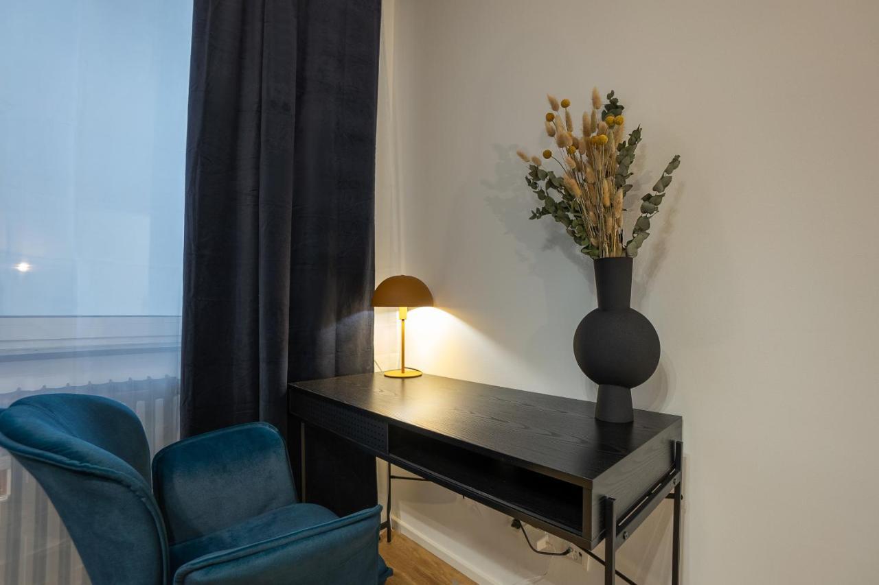 Bright Stylish With A Balcony In A Location Wenen