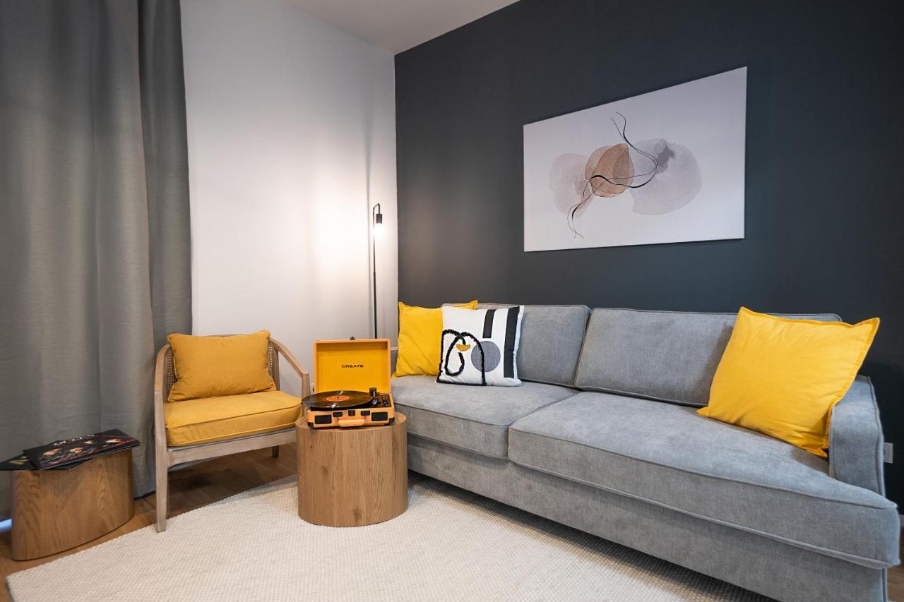 Bright Stylish With A Balcony In A Location Appartement Wenen