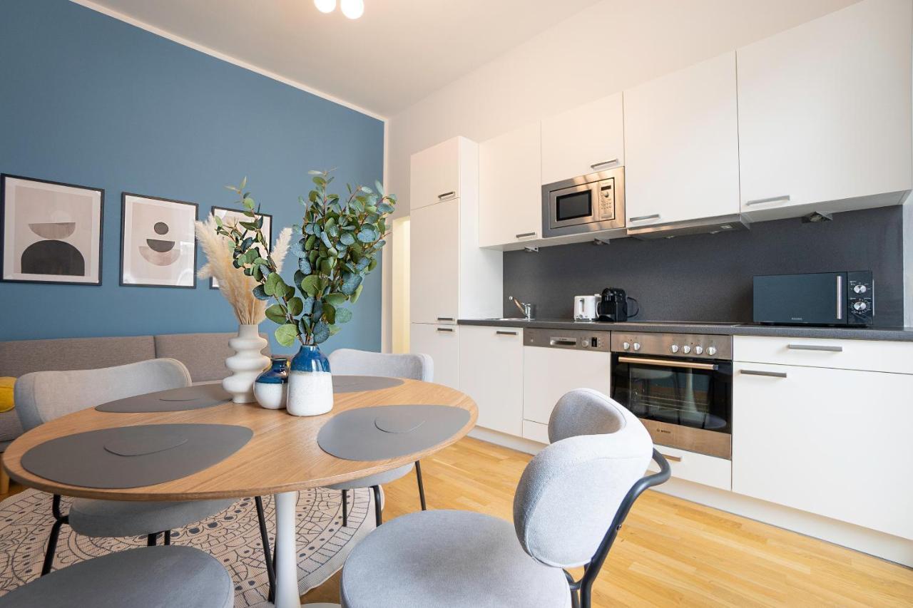 Bright Stylish With A Balcony In A Location * Wenen